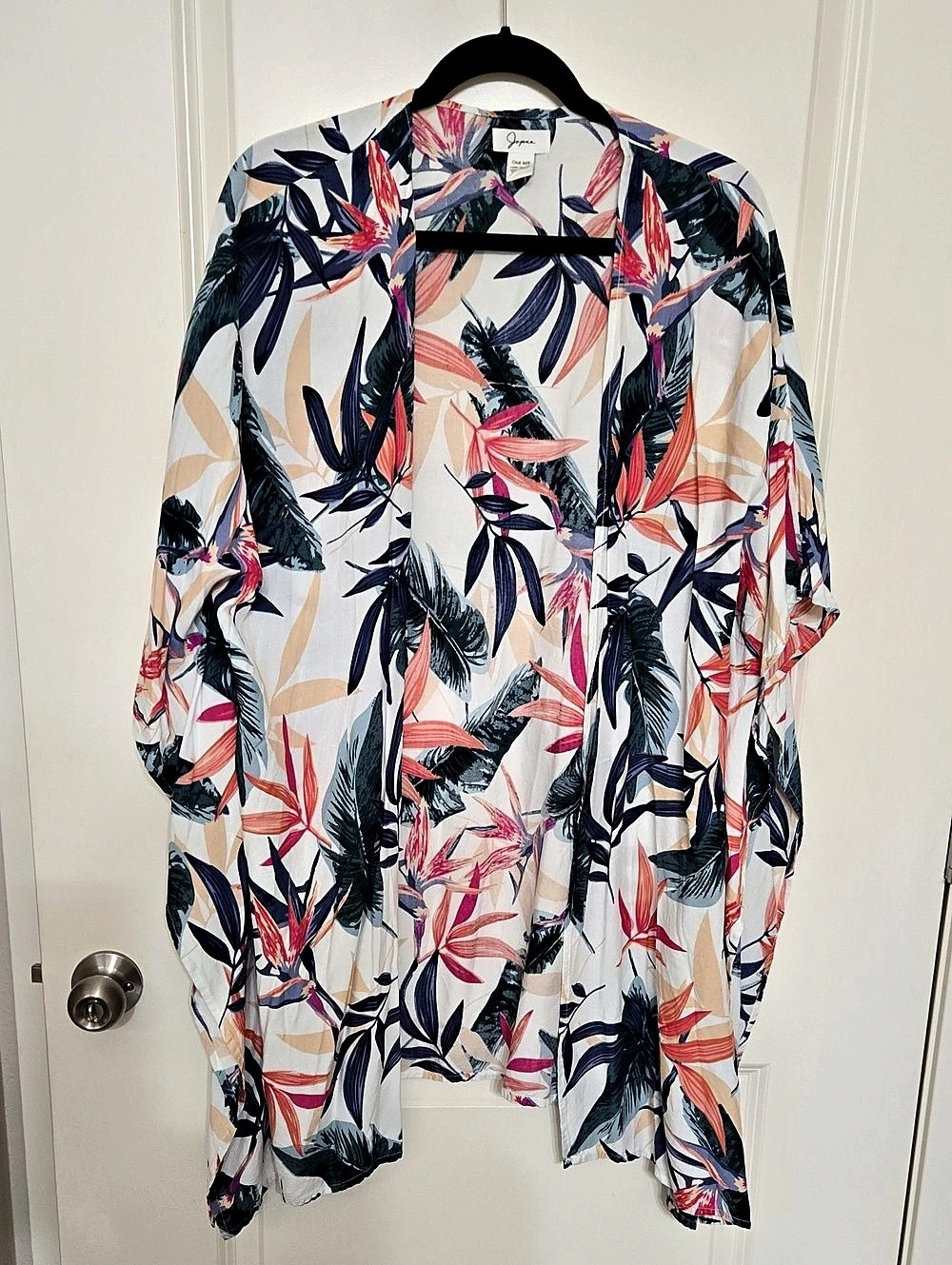 Japna Floral Kimono in White & Multicolor Like New